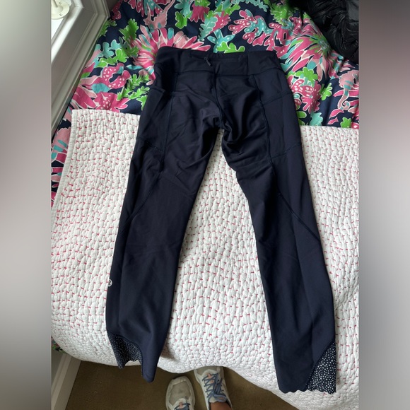 Lulu lemon leggings with pocket - Picture 3 of 4